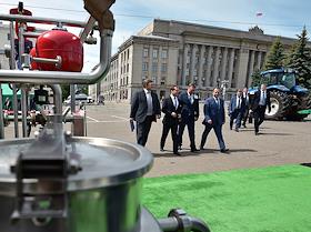 Рабочая поездка председателя правительства России Дмитрия Медведева в Приволжский федеральный округ. Посещение II Межрегиональной специализированной биотехнологической выставки