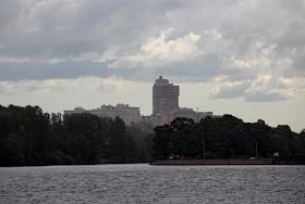 Строительство здание спортивного клуба 'Явара-Нева' на берегу Гребного канала; Строительство опор для 5-го участка ЗСД (Западный скоростной диаметр) на Крестовском острове; Вид на Приморский район с Крестовского острова