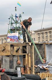 Разбор баррикад на Майдане незалежности (Площади независимости)