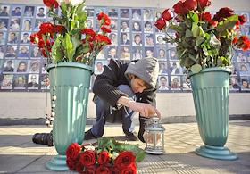 Памятное мероприятие, посвященное XII годовщине со дня трагедии на Дубровке на площади у Театрального центра