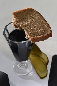 Обложка журнала 'Деньги'. Рюмка, хлеб, огурец