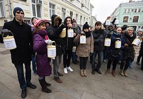 Акция 'Марш пустых бидонов', организованная общественной организацией 'Правда о еде'