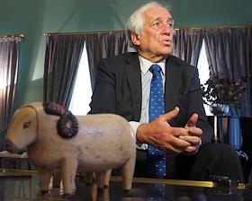 Высокий представитель проекта 'Марка Испания' Карлос Эспиноса де лос Монтерос во время интервью в Резиденции посла Испании