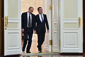 Медведев глава цб. Медведев рост. Рост Путина. Рост Путина и Медведева.