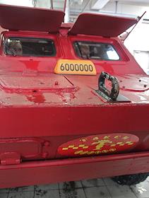 Боевая разведывательная машина пехоты (БРДМ), при способленная под использование в качестве такси в таксомоторной компании «Такси 6000000» под брэендом 'безопасное такси'