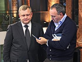 Международный культурный форум. В кулуарах круглого стола, проходившего в здании Новой сцены Александринского театра. Министр Правительства Москвы, руководитель департамента культуры Москвы Сергей Капков; кинопродюсер Александр Роднянский