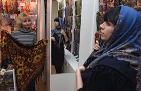 Магазин Павловопосадских платков в ТДЦ 'Галлерея Актер'