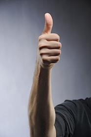 Обложка для журнала 'Деньги'. Мужская рука. Жест, Палец вверх