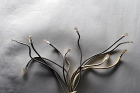 Обложка для журнала 'Деньги'. Пучок проводов