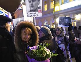 Массовый пикет, организованный 'Комитетом 6 мая', в поддержку 'узников Болотной площади', у метро 'Третьяковская'