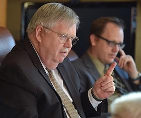 Посол США в России Джон Теффт в зале редколлегии газеты 'Коммерсантъ'