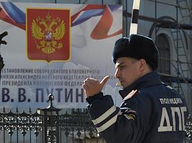 Жанровые фотографии. Побережье Черного моря. Сотрудник ДПС