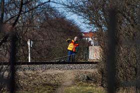 Управление путями на жд станции, работники на осмотре железнодорожных путей. г. Зеленоградск, Калининградская область