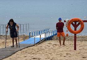 Республикансканский центр профессиональной реабилитации инвалидов. В Евпатории  открылся пляж для инвалидов, оснащенный колясками-амфибиями.Пляж расположен на базе Республиканского центра профессиональной реабилитации инвалидов и полностью оснащен необходимым оборудованием для отдыха и плаванья людей с ограниченными возможностями