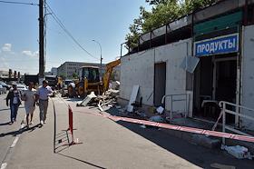 Снос магазинов и палаток у станции метро 'Южная'