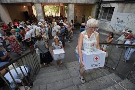 Раздача гуманитарной помощи жителям Донецкой и Луганской республик, временно проживающим в Крыму