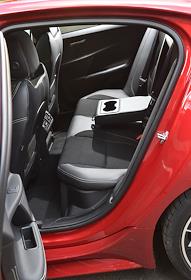 Тест-драйв автомобиля Jaguar XE (Ягуар)