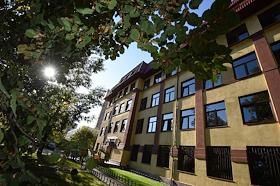 Здание издательского дома 'Коммерсантъ' на улице Врубеля