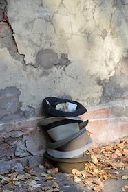 Обложка для журнала 'Деньги'. Деньги в шляпе