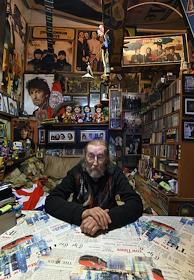 Один из героев фотопроекта о фанатах группы 'The Beatles' Юрий Трифонов