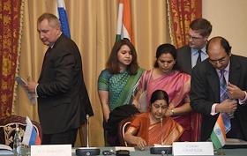 XXI заседание российско-индийской межправительственной комиссии по экономическому сотрудничеству, в конгресс-парке 'Волынское'. Заседание пройдет под руководством вице-премьера РФ Дмитрия Рогозина с российской стороны и главы МИД Индии Сушмы Сварадж с индийской. В заседании также примет участие первый заместитель министра экономического развития РФ Алексей Лихачев