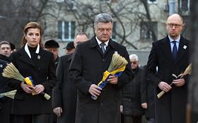 Президент Украины Петр Порошенко с супругой Мариной принял участие в мероприятиях в связи с Днем памяти жертв голодоморов в Национальном музее 'Мемориал жертв Голодомора' в Киеве