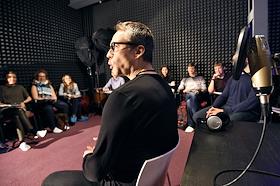 Работы школы радио, диджеинга и звукозаписи UMAKER, интервью с руководителем Константином Михайловым