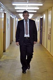 Белоусов Дмитрий Рэмович , доктор экономических наук, преподаватель Высшей школы экономики, ведущий эксперт Центра макроэкономического анализа Института народнохозяйственного прогнозирования РАН . 
Разноплановая портретная постановочная съемка в интерьерах института для интервью в текущий номер и для Фотоархива