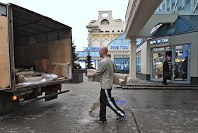 Вывоз имущества из ТЦ 'Пирамида' на Тверской