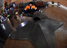 Предпраздничная профилактика горелки Вечного огня мемориального ансамбля 'Могила неизвестного солдата' перед празднованием Дня защитника Отечества