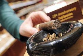 Рубрика 'Для дела и души'. Владелец сигарного магазина 'Галерея Градусов' Самвел Левонович Сафарян