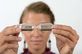 Обложка журнала 'Деньги'. Песочные часы