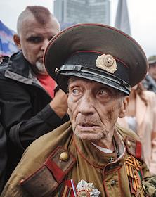 Неформальная встреча участников событий августа 1991 года, на Горбатом мосту