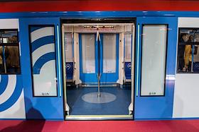 Презентация поезда метро нового поколения 'Москва' со сквозным проходом. Презентация прошла у главного входа на территорию ВДНХ