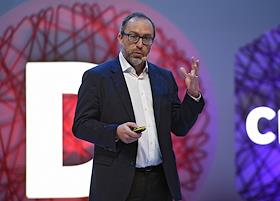 Основатель Wikipedia Джимми Уэйлс во время выступления на III международной конференции по новым образовательным технологиям #EdCrunch в НИТУ 'МИСиС'