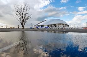 Жанровые фото. Виды Сочи. Здание стадиона в Олимпийской деревне. Хаджимба Рауль, президент Абхазии. Бездомный ребенок около центрального рынка на фоне здания со знаком евро на фасаде