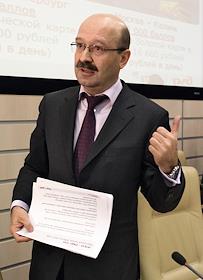 П/к вице-президента ОАО 'РЖД' - генерального директора ОАО 'Федеральная пассажирская компания' Михаила Акулова и президента-председателя правления ВТБ24 Михаила Задорнова, посвященная реализации совместного проекта, в головном офисе банка ВТБ24