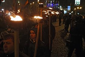 Марш нации, приуроченный к 74-й годовщине создания Украинской повстанческой армии (УПА), в котором приняли участие несколько тысяч представителей полка 'Азов' и 'Правого сектора', прошел от монумента Родине-матери в Киеве до центра города.
