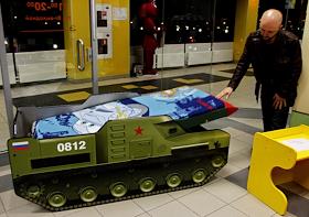 Жанровая фотография. Детская кроватка 'ЗРК 'Защитник', до недавнего времени кроватка называлась 'ЗРК 'Бук'. Выпускает фабрика креатиной мебели CaroBus