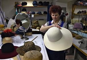 Изготовление женских шляпок в мастерской Татьяны Тараскиной