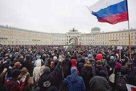 Несанкционированная акция против коррупции сторонников оппозиционера Алексея Навального прошла в центре Санкт-Петербурга