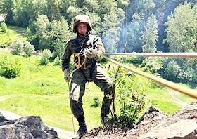 Воспитанники военно-патриотического клуба и кадетского корпуса, проходят подготовку в тренировочном лагере спецназа УФСИН
