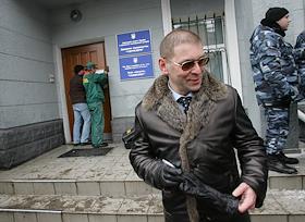 Попытка Сергея Пашинского попасть на рабочее место в ДП 'Укррезерв' с помощью милиции