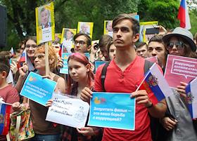 Митинг против коррупции, организованный сторонниками Алексея Навального, в сквере им. Дортмунда в Ростове на Дону