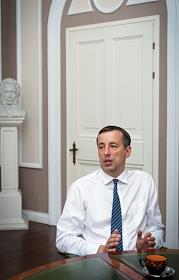 Глава консалтинговой фирмы 'Bakster Consulting' Дмитрий Камболин во время интервью