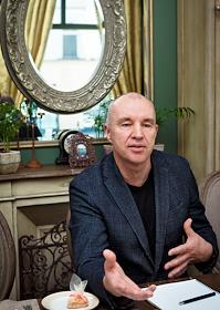 Генеральный директор компании 'Личный капитал' Владимир Савенок во время интервью