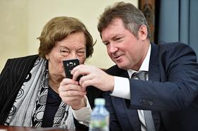 'Круглый стол' на тему 'Демографическая и семейная политика России в контексте целей устойчивого развития' в Общественной палате России. Модератор — член Комиссии Сергей Рыбальченко.

