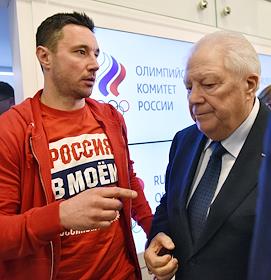 Хоккеист Илья Смирнов