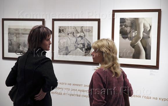 В Москве на открытии выставки Стерджеса его работы снова облили мочой