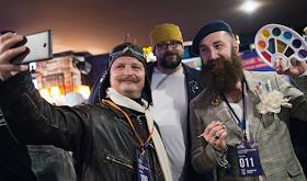 Очередной Всероссийский чемпионат бород и усов в Москве собрал делегатов из двух десятков городов страны и подтвердил: бородатые и усатые мужчины в России — это не только тренд для тех, кто понимает, но и индустрия для тех, кто стрижет